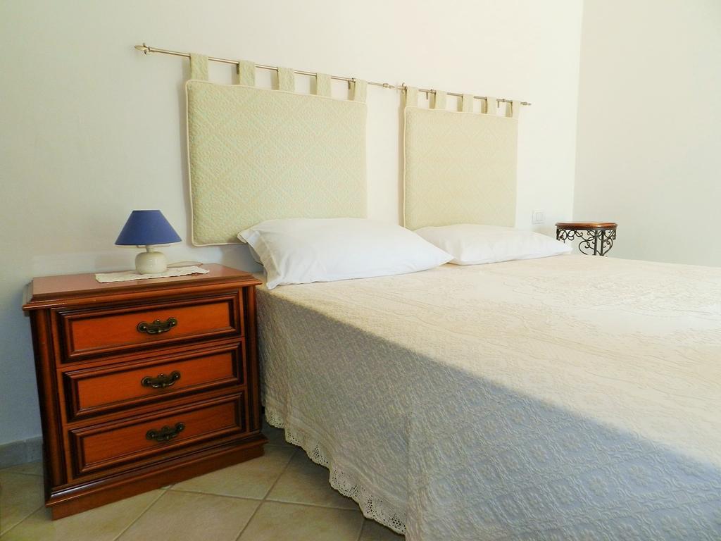 Chicchiritanos Bed and Breakfast Monti Δωμάτιο φωτογραφία