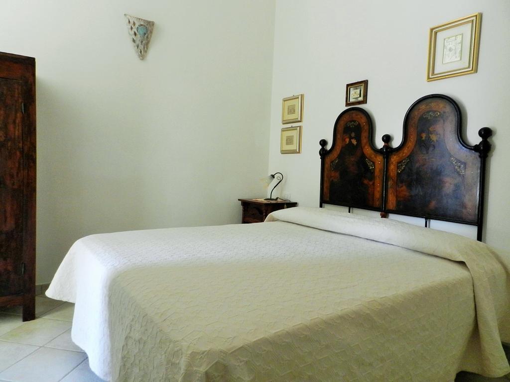 Chicchiritanos Bed and Breakfast Monti Δωμάτιο φωτογραφία