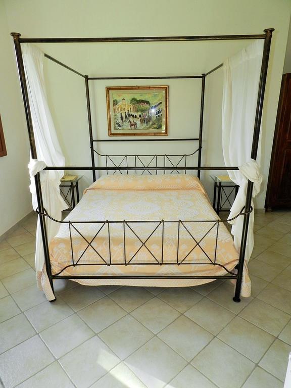 Chicchiritanos Bed and Breakfast Monti Δωμάτιο φωτογραφία